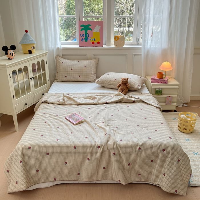 딸기 격자 무늬