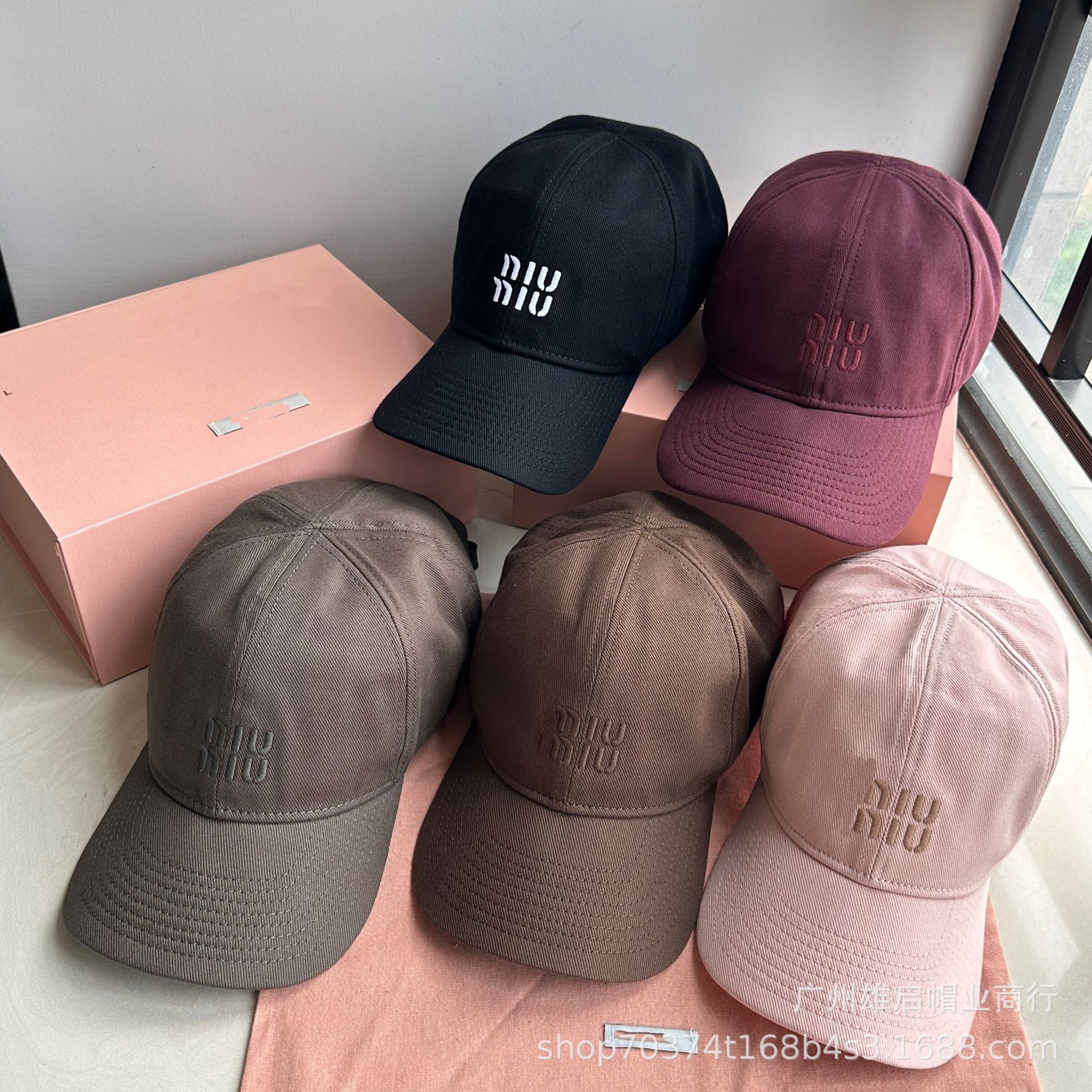 새로운 소프트탑 벨크로 야구모자, 트렌디하고 독특한 디자인의 남녀공용 썬캡 도매