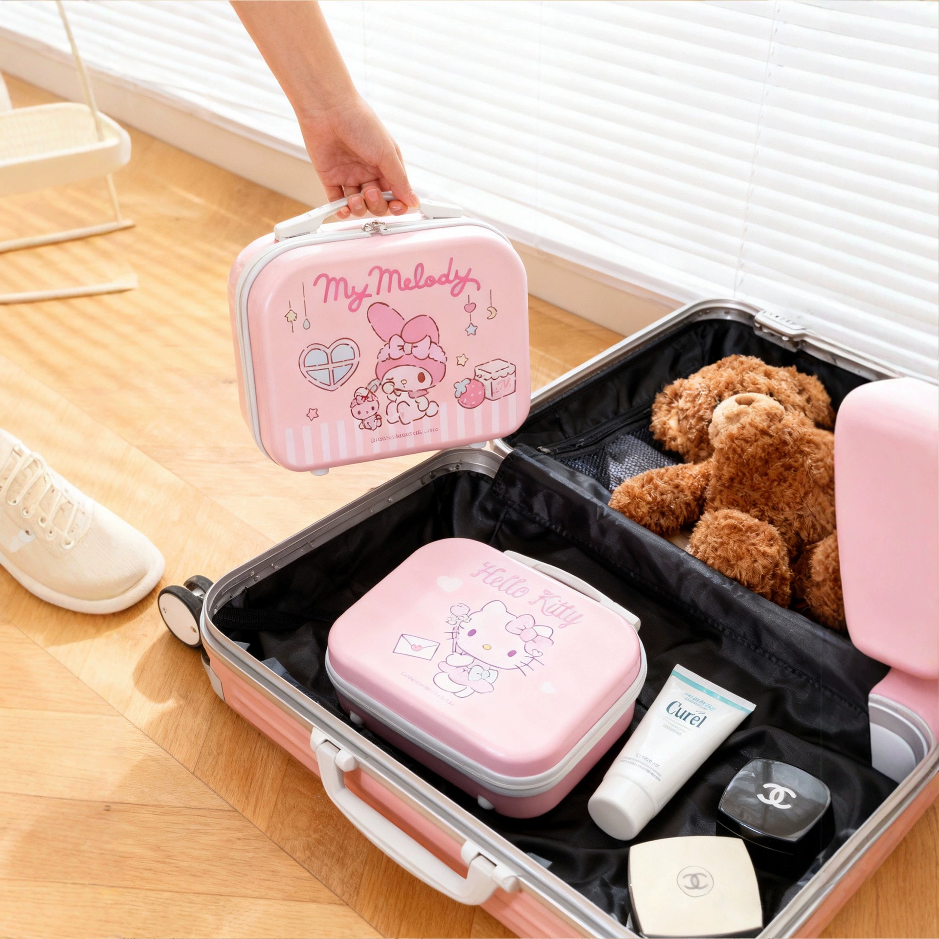 Sanrio, hello kitty, handheld small storage box for traveling, gift box