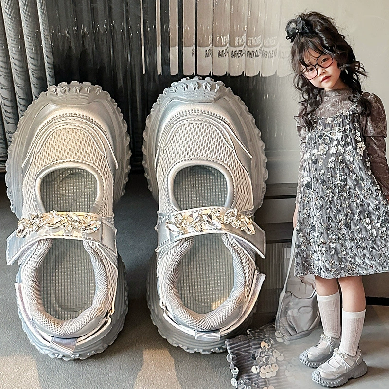 Спортивная обувь для девочек весна-лето 2025 новые детские весенние туфли дышащая девочка серебряная папочка обувь мягкая подошва легкая