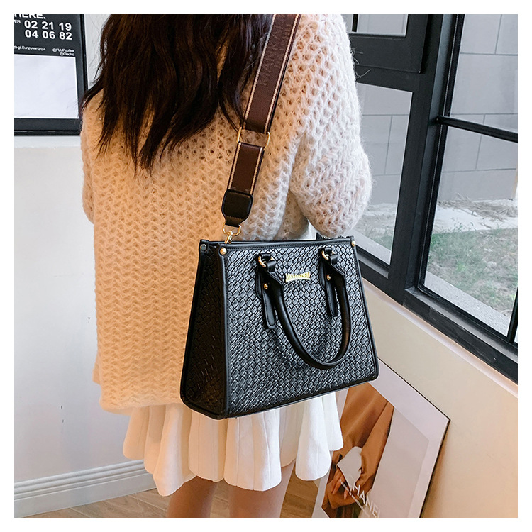 Girls' Practical Advanced Bag Large Capacity Fashion Versatile PU Temperament Black Urban Simple One Shoulder Crossbody_voghion.com