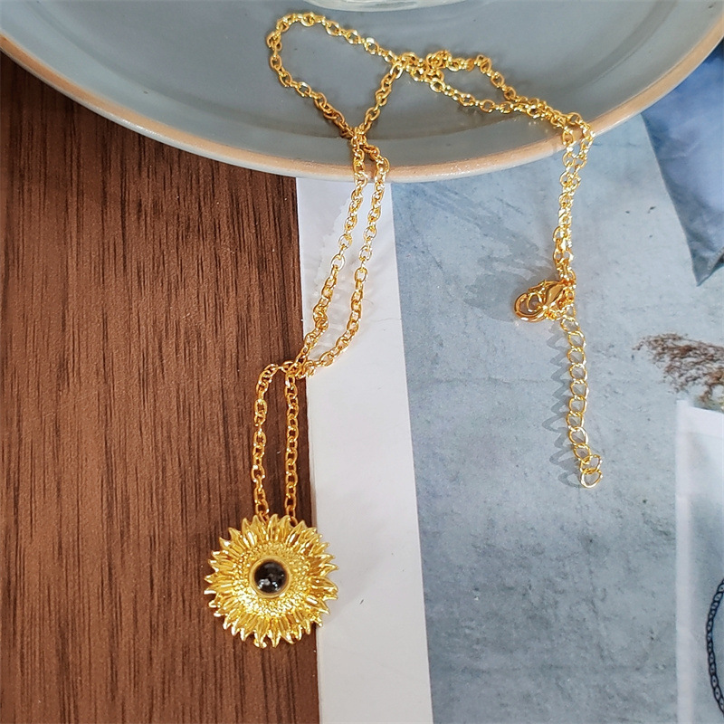 New Fashionable and Elegant Sunflower Jewelry Pendant Necklace Sunflower Necklace Projection Necklace Friendship Necklace_voghion.com