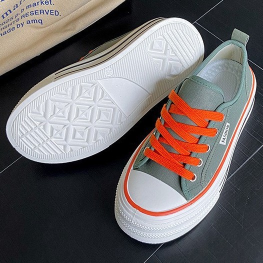 Nuevos zapatos de tablero transpirables para mujeres con suelas gruesas y zapatos de lona de aumento de altura zapatos deportivos y casuales