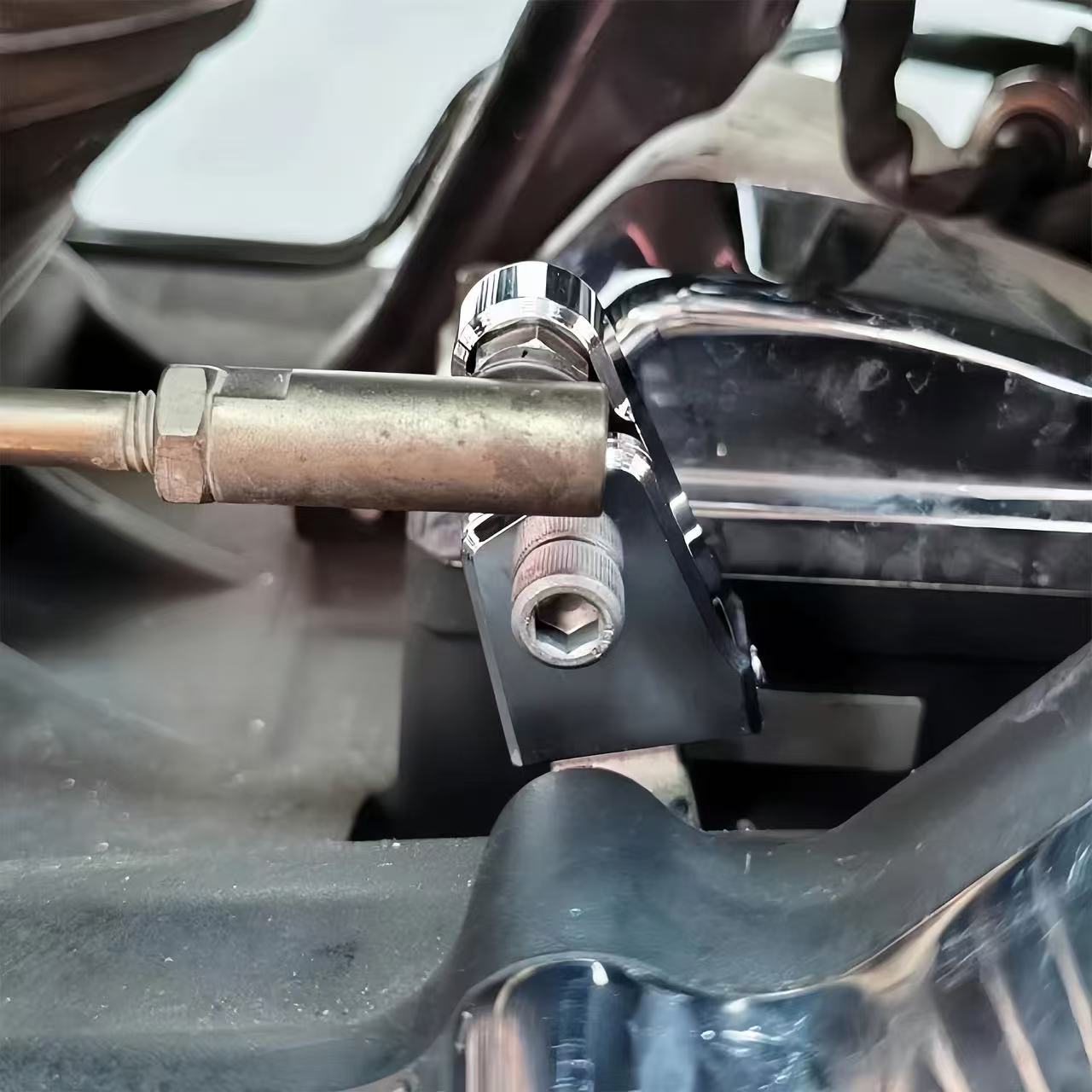 Motorcycle Accessories Gear Shift Auxiliary Device Suitable for Harley Street Road Glide Road King Softail Fat Boy