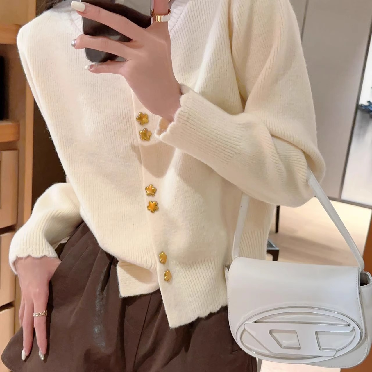 秋冬五角星扣气质显瘦新款女装毛衣时尚百搭洋气减龄针织开衫上衣