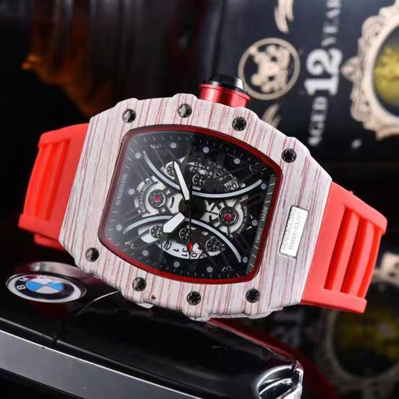 2021 neue tonnenförmige Holzmaserung Herrenuhr, modische hohle Geisterkopf-Quarzuhr_voghion.com