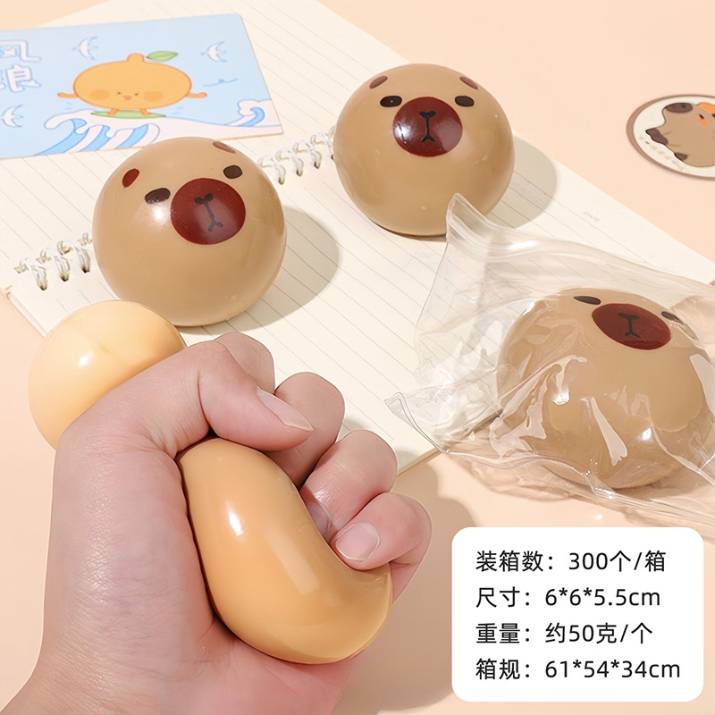 Desahogue la tarta de huevo de mochi fluida de rebote lento, pellizque, descompresión creativa, comida de imitación, carpincho de dibujos animados, Kapibala