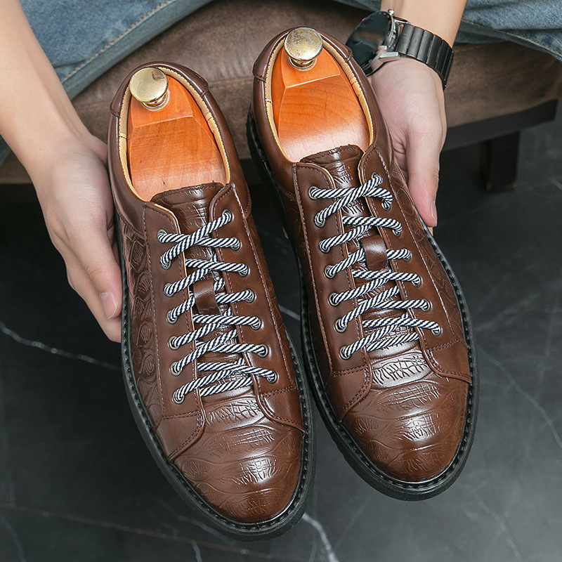 Primavera y verano transfronterizos nuevos zapatos de cuero de negocios con cordones para hombres Estación europea Moda de gran tamaño para hombres Zapatos formales para hombres Zapatillas casuales para hombres