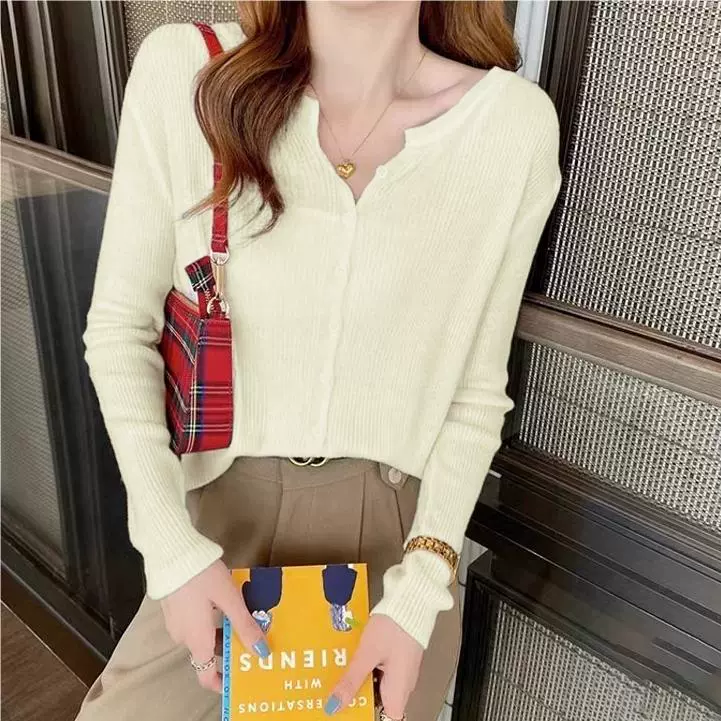 Autumn thin fitted knitted cardigan, V-neckline