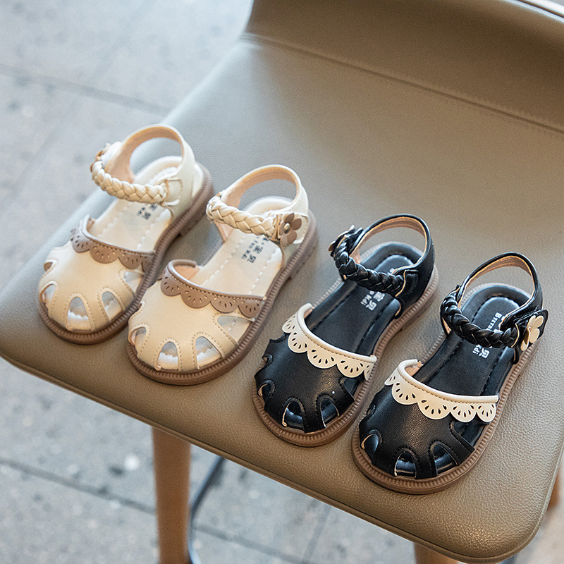 Sandalias cerradas para niñas zapatos de bebé 2023 nuevos zapatos para niños de verano Zapatos de princesa de niña antideslizante de fondo suave