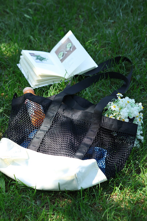 Large-capacity summer niche trendy color-blocking net bag single-shoulder bag, casual large-capacity double-sided usable storage shopping bag Item Picture