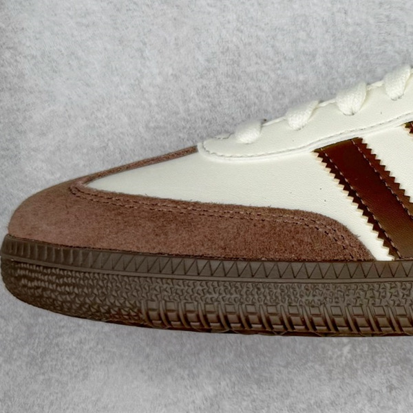 흰색 짙은 갈색