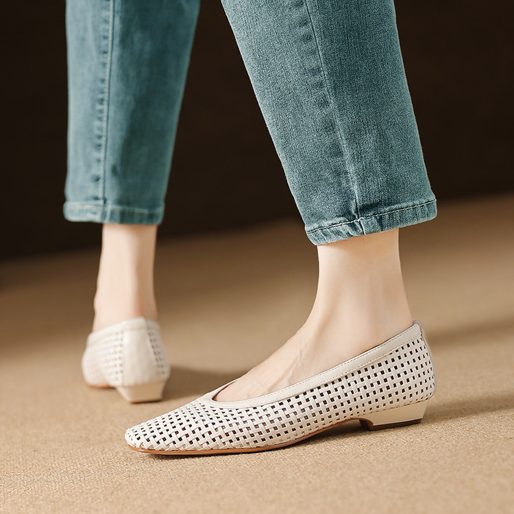 Sandal nữ mũi nhọn gót thấp lưới thoáng khí mũi khoét 2025 — Màu trắng nhạt, bạc chi tiết 12