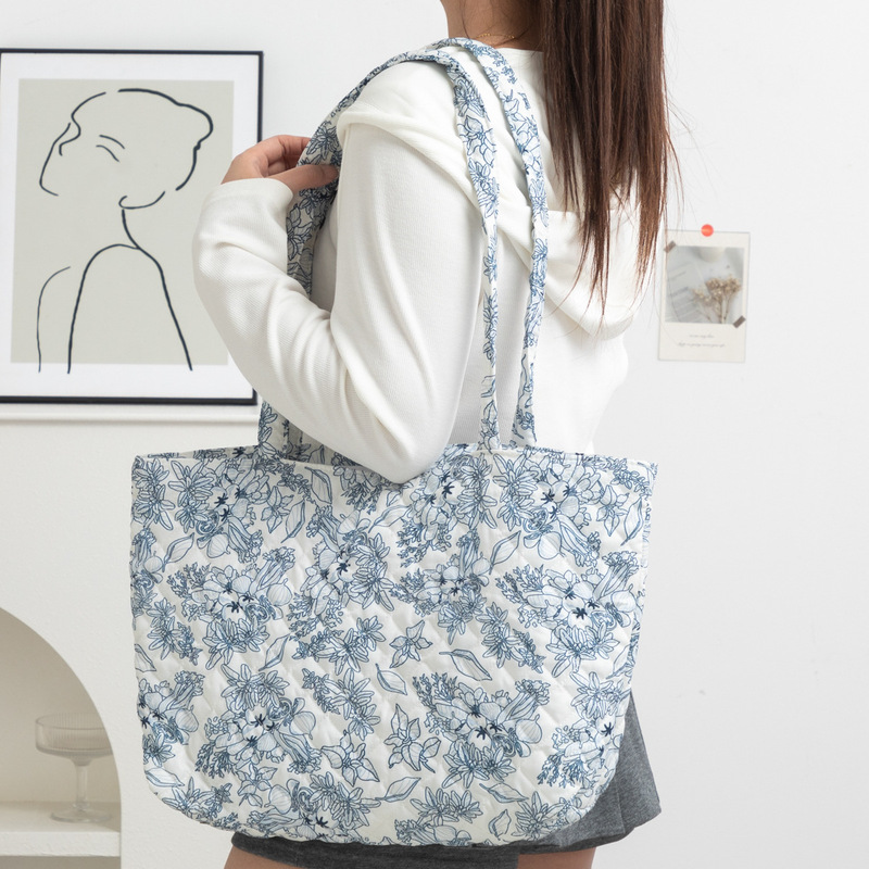 Korean Style Instagram Style New Plaid Quilted Large Capacity Women's Hand Shoulder Bag Tote Bag Bow Embroidery Korean Style Instagram Style New Plaid Quilted Large Capacity Women's Hand Shoulder Bag Tote Bag Bow Embroidery