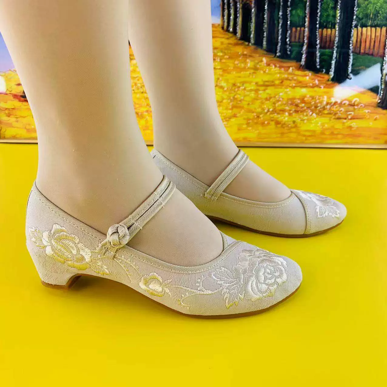 Пекинские туфли с вышивкой Cheongsam, туфли в древнем стиле матери с мягкой подошвой династии Хань, универсальные женские танцевальные туфли, женские туфли в этническом стиле
