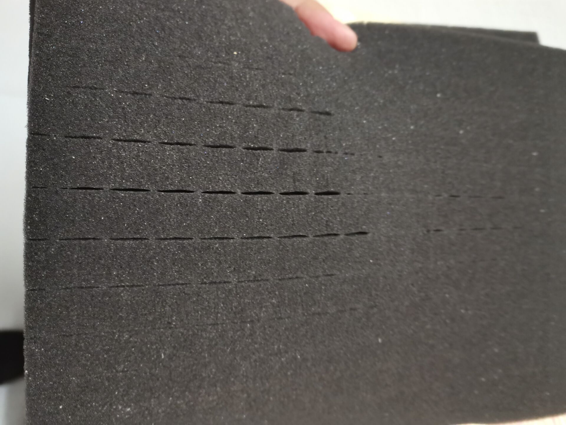 厂家供应黑色小方格成型异形海绵/黑色中密度成型异形海绵