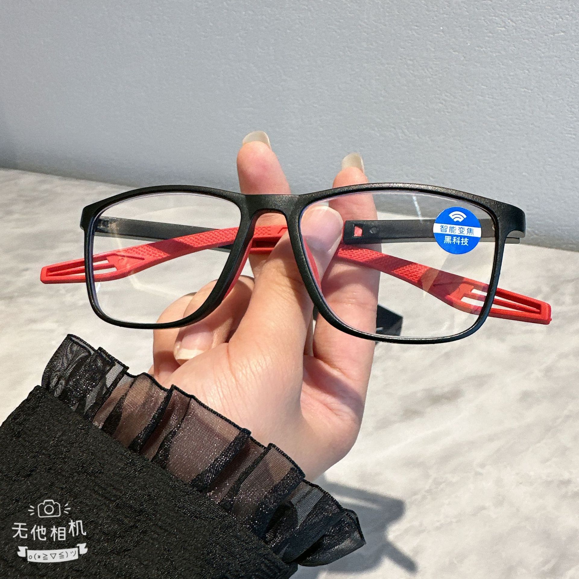 블랙 프레임 레드 레그 1001