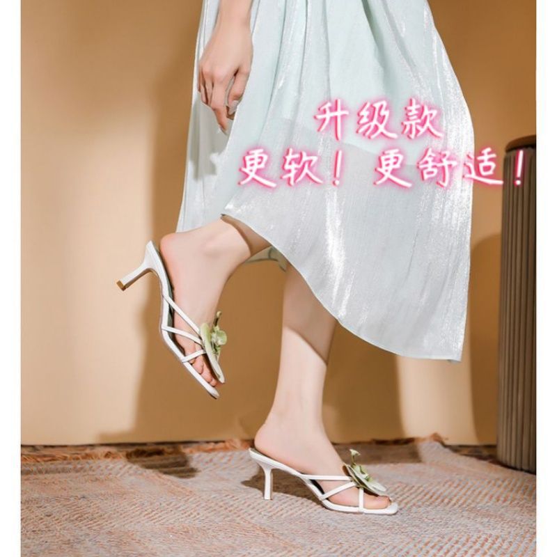 Sandalias de tacón alto con diseño floral, estilo europeo y americano, novedad 2025, para mujer, ideales para la playa y actividades al aire libre en verano.