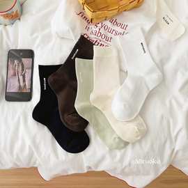 25秋冬新款米若562纯色条纹字母百棉吸汗舒适中筒女士袜子批发
