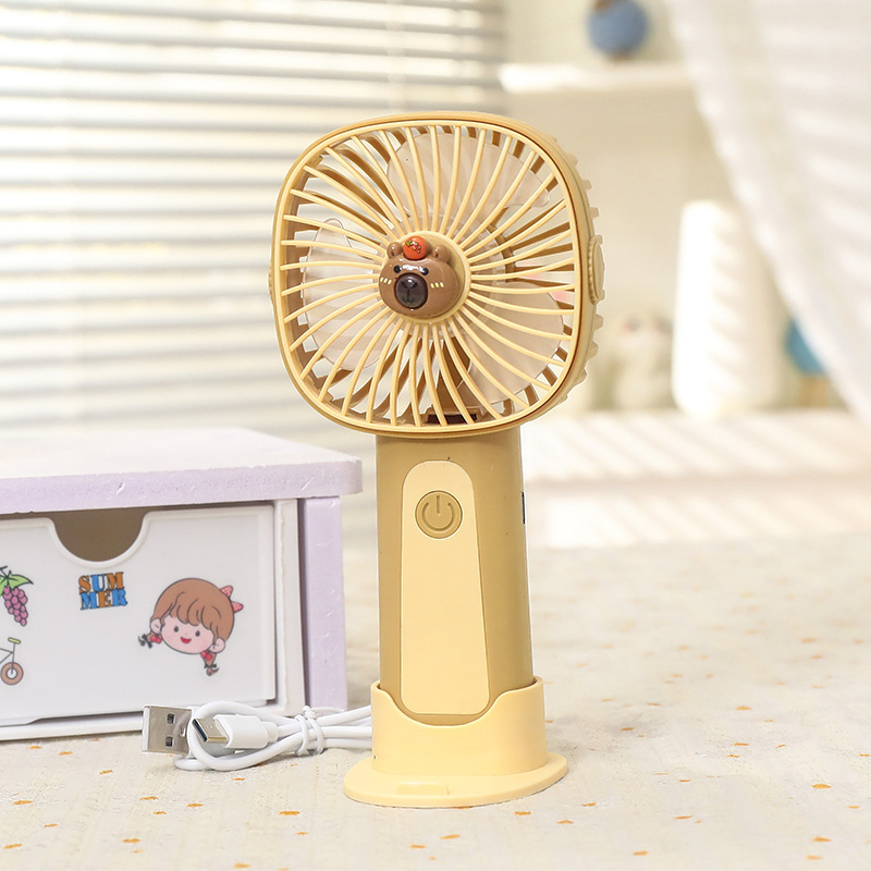 キャンディー色の漫画は小さい扇風機を持って、スタンドのデスクトップの充電扇風機の祝日のイベントの賞品を取り外します。|undefined