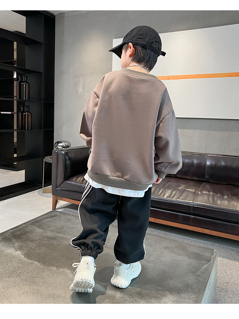Conjunto de dos piezas con sudadera con capucha para niño otoño_voghion.com