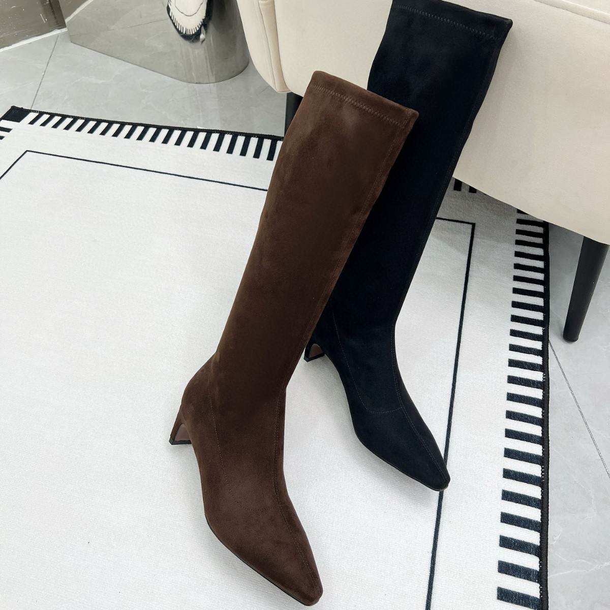 Boot nữ cổ cao ôm bắp chân da mờ mũi nhọn gót nhọn cao 2025 — Màu đen, Màu cà phê