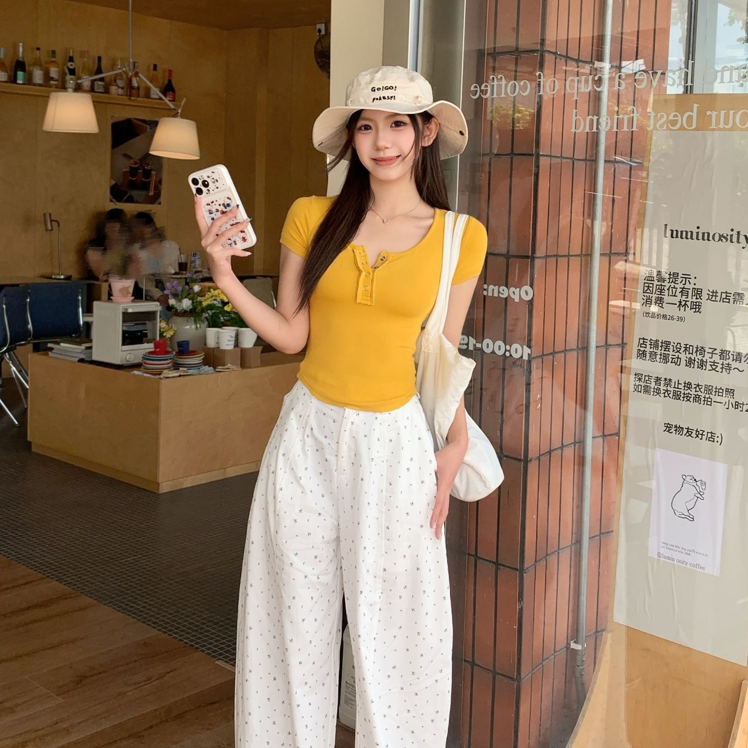 Spicy Miu style U-neck short-sleeved T-shirt for women, 2026 summer new style, slim fit, versatile button top 26135