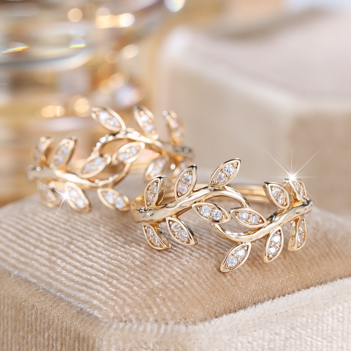 Korean Style Fashionable Round White Diamond Leaf Earrings for Women Ins Elegant Niche High-End Versatile Accessible Luxury Beautiful Earrings