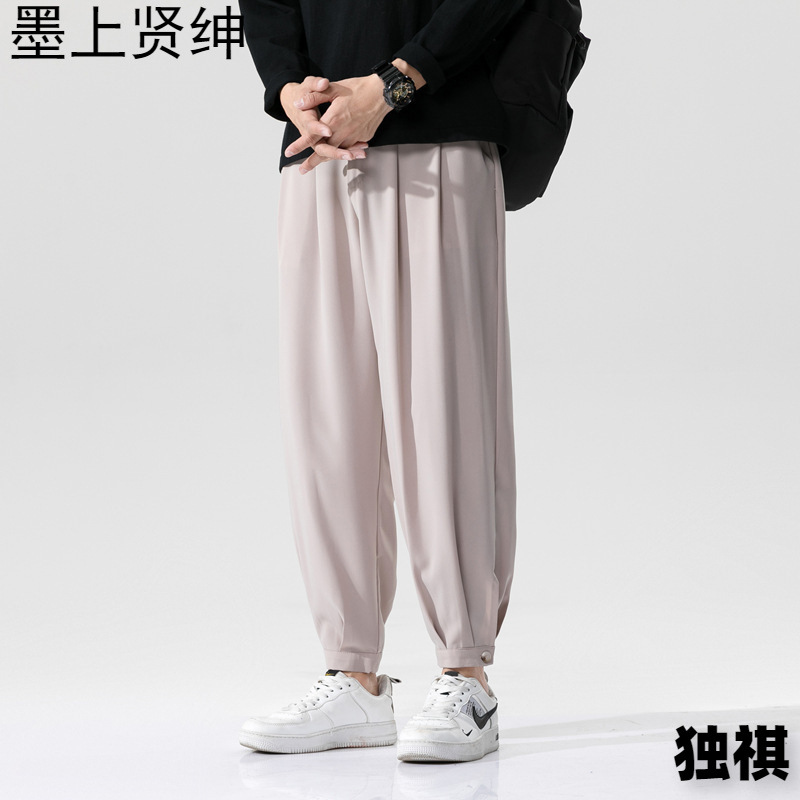Pantalones de seda de hielo, tendencia de los hombres, pantalones casuales de manga delgada de verano sueltos, pantalones de traje de nueve puntos para hombres drapeados