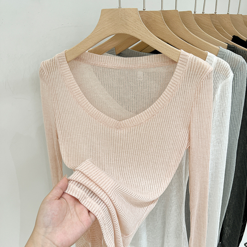 Camiseta de punto de cuello en V para mujeres 2025 primavera y otoño nuevo temperamento interior con camisa de fondo agujero de diseño de textura sensación de blusa delgada image 1