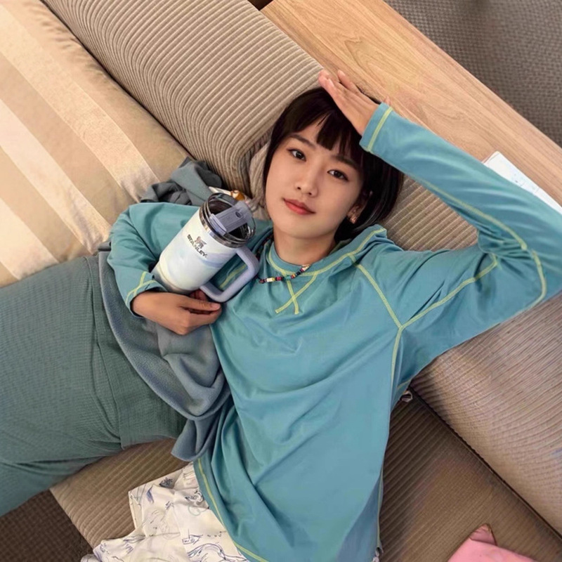 [Mint Mambo] Outdoor Fashion Design Contrasting Color Line Couple Sports Long-Sleeved Bottoming Shirt