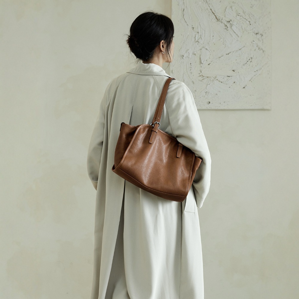 Women's Vegetable-Tanned Cowhide Bowling Bag, Retro Large-Capacity Commuter Crossbody - Thumbnail 3