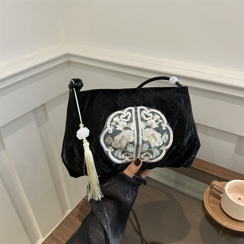 Nueva bolsa china con cuentas para mujeres 2024 nuevo verano exterior versátil viaje al trabajo mochila de hombro
