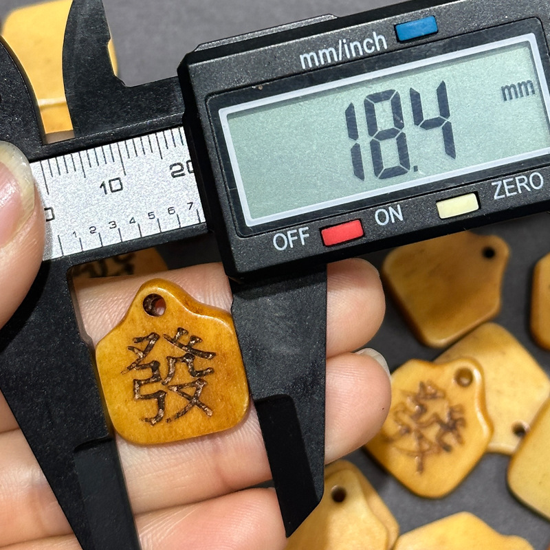 Natural camello hueso prueba tarjeta colgante hecho a mano DIY productos semiacabados accesorios backflow hueso talla pelo palabra clip joyería clip