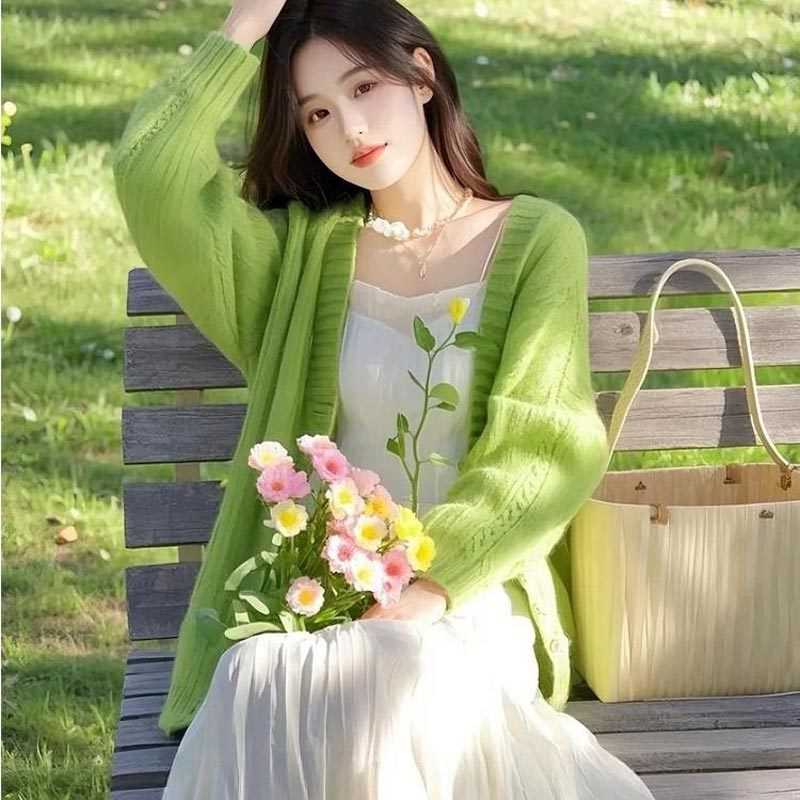 Spring clothes with a set of 2025 super popular this year popular explosions knitted cardigan suspender dress two-piece set