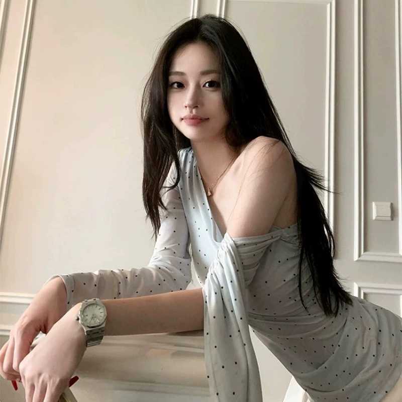 Женский топ с открытыми плечами, весенняя облегающая рубашка с внутренним слоем, сексуальная футболка с открытыми плечами и длинными рукавами в горошек Pure Desire.