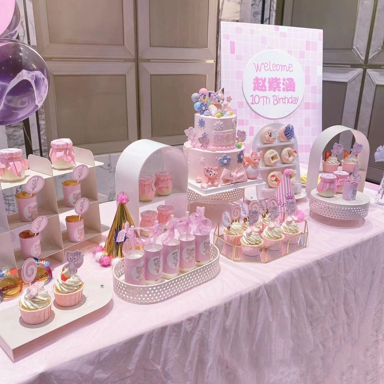 Tabla de postres de estilo blanco decoración estante de exhibición de bodas decoración estante de pastel de cumpleaños bandeja de refrigerio de hierro forjado