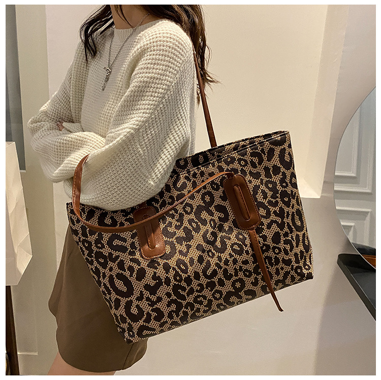 Women's Large Pu Leather Leopard Vintage Style Zipper Tote Bag display picture 26