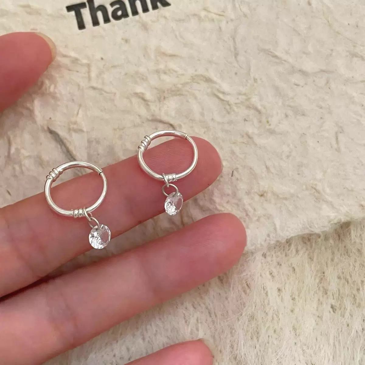 新款素圈透明锆石耳扣简约百搭日常通勤高级精致轻奢夏耳饰品女