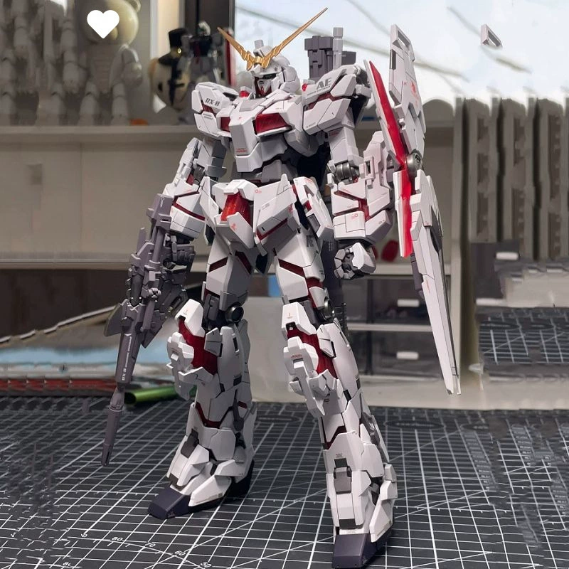 Сборная модель (Gundam) 1/100 — мультивариант Unicorn/Freedom, подвижный мех с оружием и подставкой
