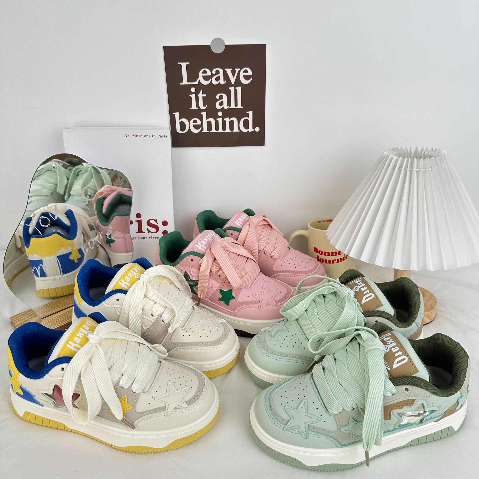 Zapatillas de plataforma baja estudiante 2024 nuevos zapatos de lona estrella versión coreana de zapatos casuales de todo fósforo para mujeres