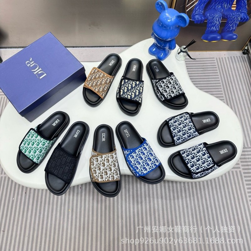 High-End Version D Brand 2025 New Letter Slippers Trendy Fashion Sandals High-End Couple Outdoor Slip-On Sandals
