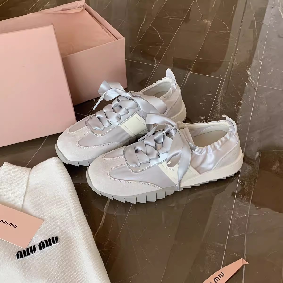 Spot versión de piel de vaca uva mamá mismo estilo ballet suela suave cinta de costura salvaje deportes Forrest zapatos casuales de mujer