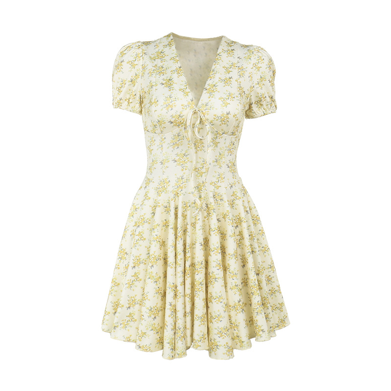 280g Weight Above Knee Dress Length Type Short Sleeve Sleeve Length Floral Dress Dresses Type Spandex, Polyester Fabric Type High Waist Waist Line Casual, Daily Occasion V Neck Neckline Regular Fit Fit Type Ditsy Floral Pattern Summer Season Women's Gender Elegant, Streetwear Style L, M, S Size Wholesale Women's Elegant Streetwear Ditsy Floral Casual Daily V Neck Short Sleeve Floral Dress 25