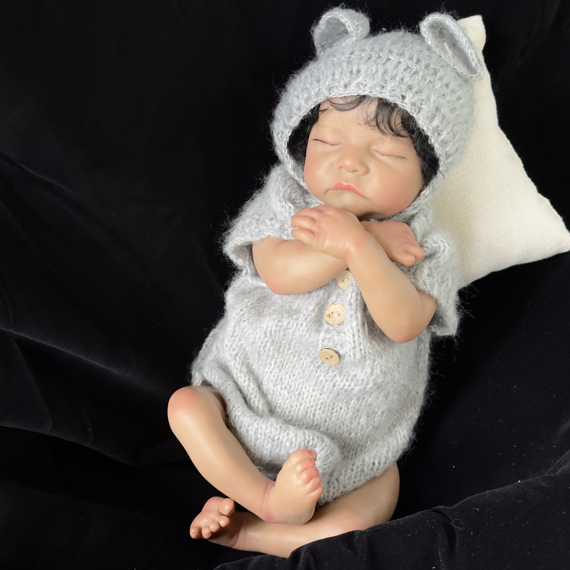 19 pulgadas simulación bebé renacido muñeca levi marrón piel lindo bebé de una sola pieza de entrega
