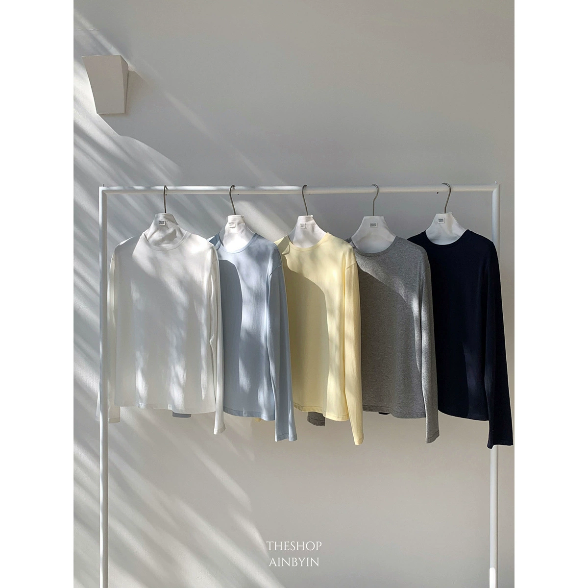 Yi En Ou inbyin фундамент дикий с круглым вырезом с длинными рукавами футболка женщина с простым стилем и удобным свободным белым топом