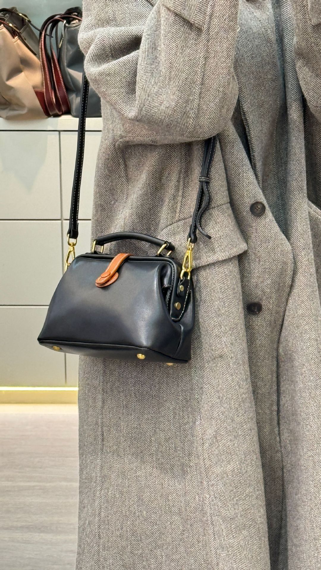 Top Grain Cowhide Leather 2024 New Handcrafted Doctor Bag For Women, Niche Crossbody Genuine Leather Bag, Practical And Versatile For Commuting - Thumbnail 7