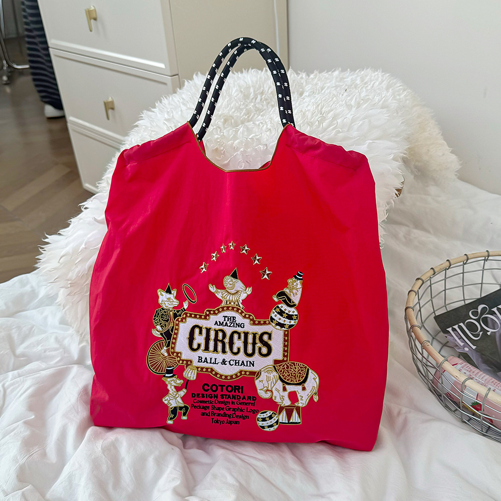 厳選ネット赤同項日系ボールチェーン刺繍レジ袋女性ファッション小衆大容量シングルバッグ潮