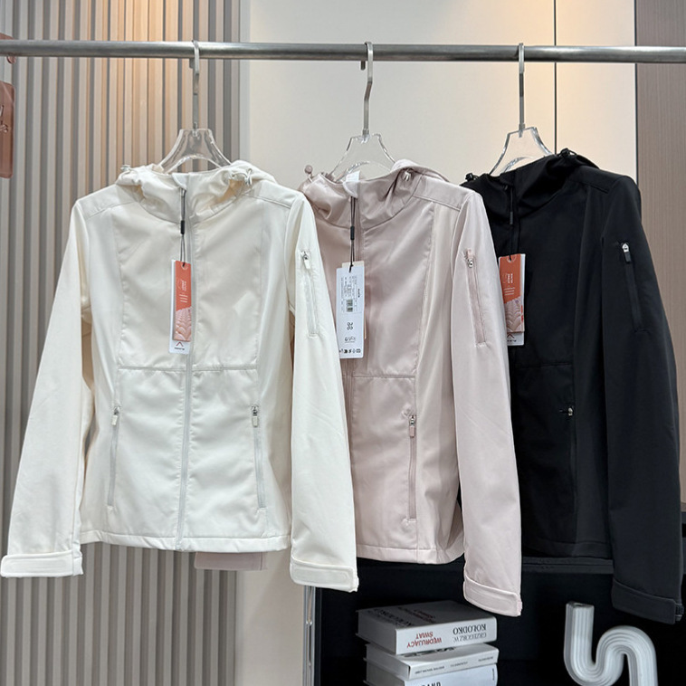Factory Orders! Autumn and Winter Slim-Fit Softshell Jacket with Adjustable Waist, Outdoor Windproof and Waterproof Hiking and Mountaineering Clothing for Women