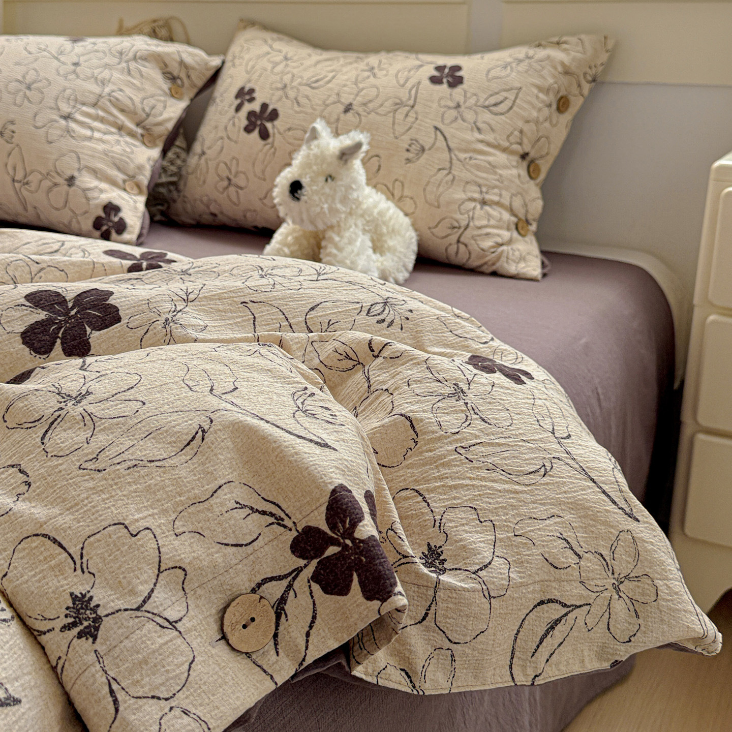 Classe A algodón bruto lino de cuatro piezas retrógrado botones de flores sábanas de algodón cubierta de cama de tres piezas conjunto de ropa de cama